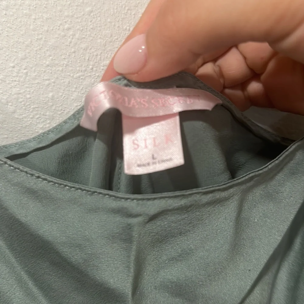 Victoria Secret Grey/Green Slip - Picture 2 of 2